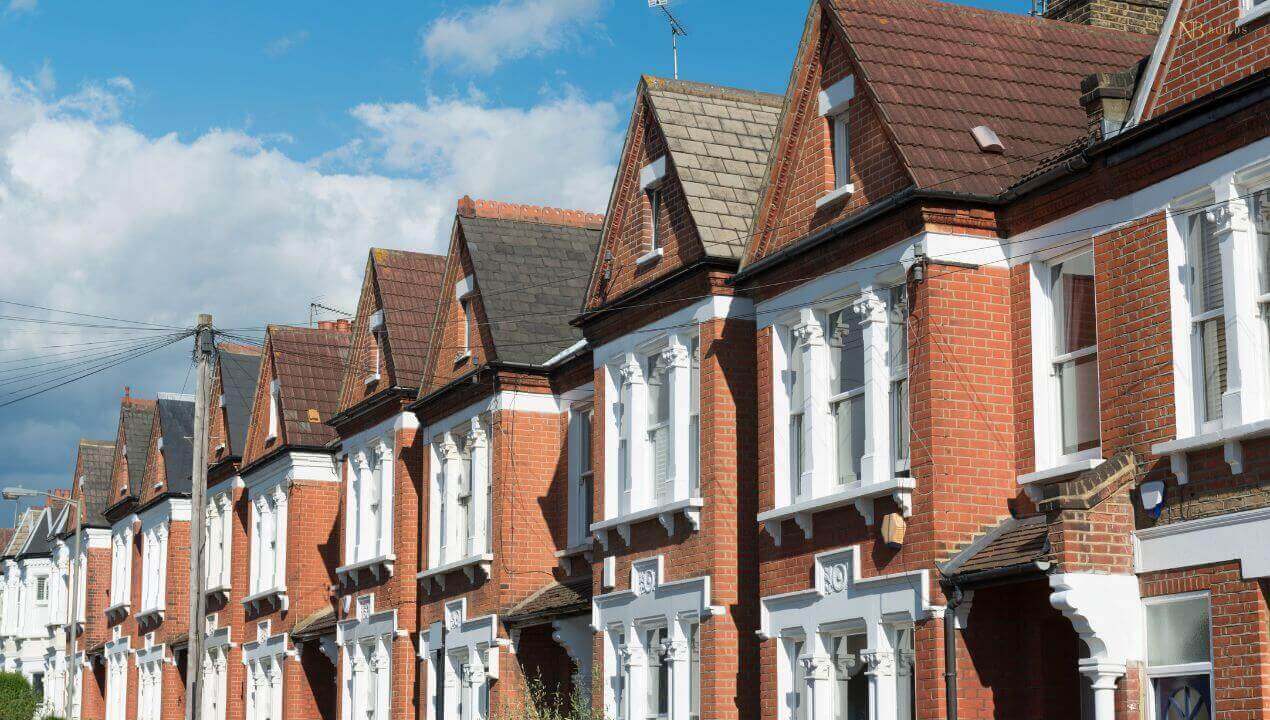 A row of identical homes lined up beside eachother.