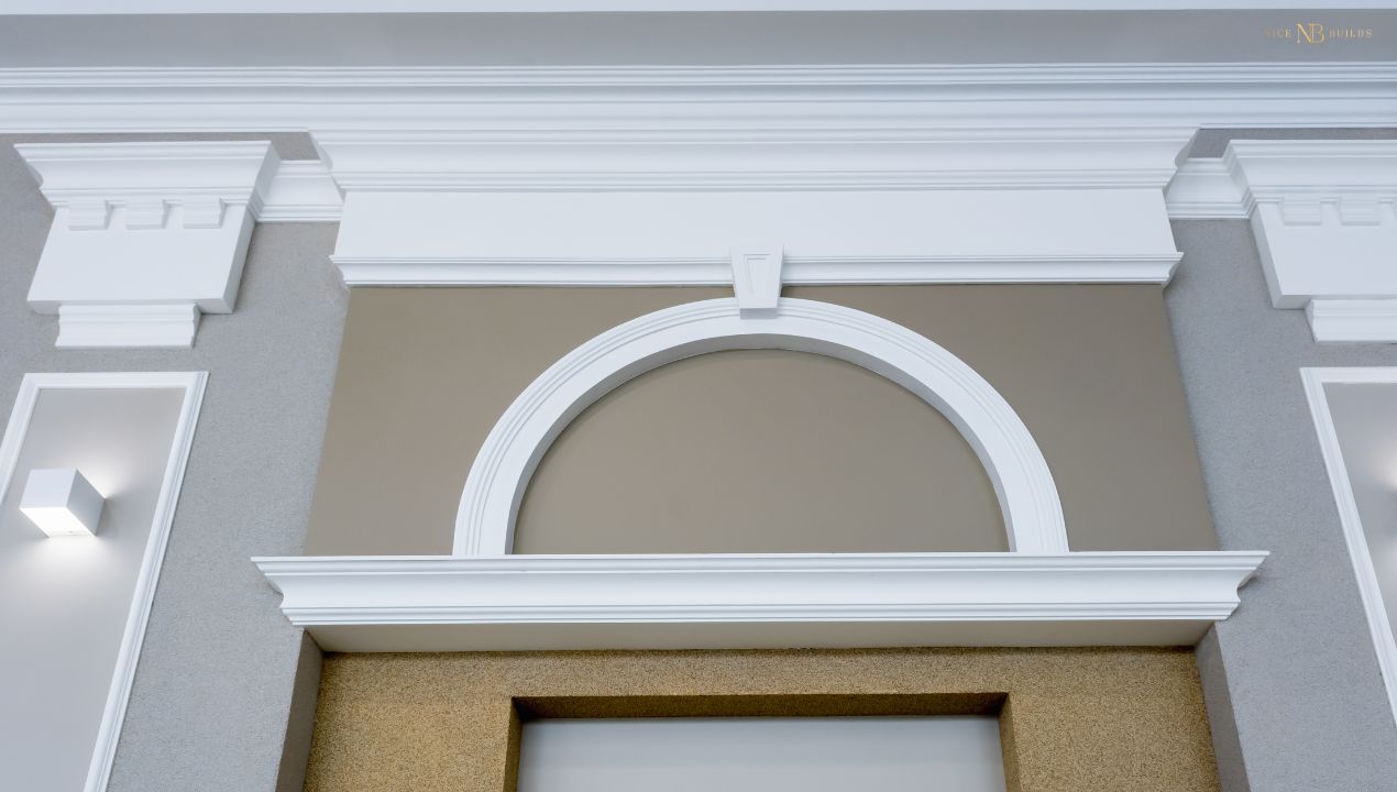 a corner ceiling decorative architrave